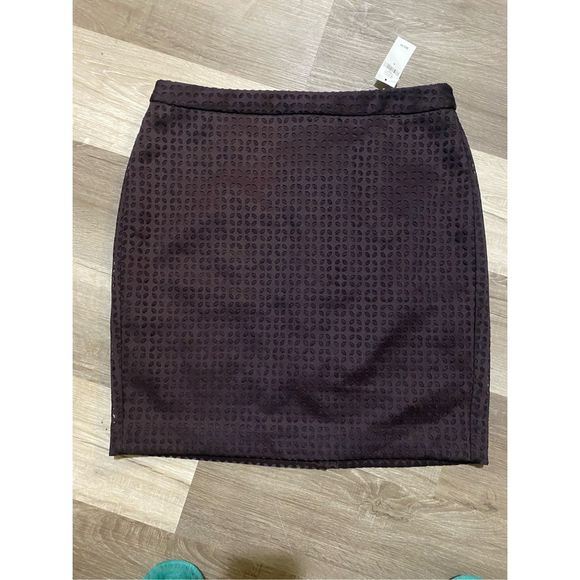 Banana Republic NWT Pencil Skirt Laser Cut in Vineyard Purple, Size 8, MSRP $70 - Picture 3 of 11